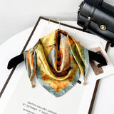 Magnetic Print Triangle Scarf For Spring Style_Cwasc02917