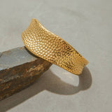 18K GOLD OPEN BANGLE LUXURY STAINLESS STEEL_CWAJE4668