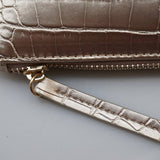 CROCODILE PATTERN GLOSSY HANDBAG_CWAB1379