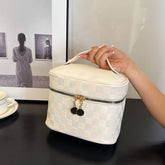 HIGH VALUE FASHIONABLE PORTABLE COSMETIC BAG_CWAB4460