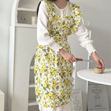 HANDMADE FLORAL ROSES AND RUFFLED APRON_CWMM5797