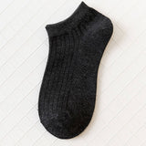 SOLID VERTICAL STRIPES BREATHABLE ANKLE SOCKS_CWMS032