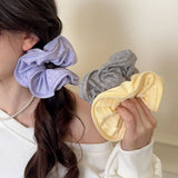 CREAMY SPORTY STRIPE SCRUNCHIE HAIR TIE_CWAHA5521