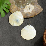 NATURAL YELLOW SHELL TEARDROP SHAPED EARRINGS_CWMM4261