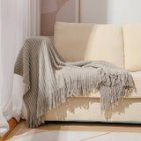 KNITTED SOFT BLANKET WITH TASSELS_CWMM0206