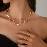 COOL GEOMETRIC TWISTED DESIGN NECKLACE_CWAJE1808