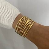 18K GOLD HOLLOW LINE CUFF FADE RESISTANT STEEL_CWAJE4660