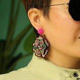EMBROIDERED CRYSTAL FLOWER EARRINGS_CWMM6174