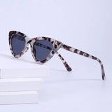 FASHION SMALL FRAME CAT EYE SUNGLASSES_CWASG0696