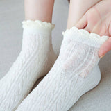 Twisted Fashion Cotton Lace Socks For Women_Cwms2006