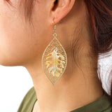 HOLLOW YELLOW SHELL LEAF CARVED EARRINGS_CWMM4366