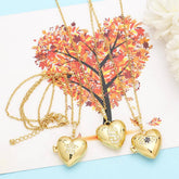 GOLD HEART SHAPED PENDANT NECKLACE_CWAJE0918