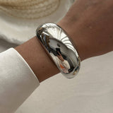 IRREGULAR METAL SMOOTH SPRING WIDE BRACELET_CWMM3110