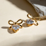 A HEART HUNG ON A BOW EARRINGS_CWAJE1360