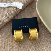 TEMPERAMENTAL AND FASHIONABLE SEMI ARC EARRINGS_CWAJE3124