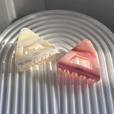 STRIPED TRIANGLE SIMPLE HAIRPIN_CWAHA2634