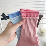 Women Pair Breathable Hemmed Socks_Cwms0303