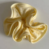 CREAMY SPORTY STRIPE SCRUNCHIE HAIR TIE_CWAHA5521