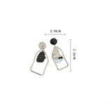 FOLDED GEOMETRIC ASYMMETRIC EARRINGS_CWAJE2067