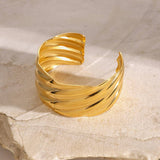 RETRO WAVE DESIGN 18K GOLD STEEL OPEN BANGLE_CWAJE4892