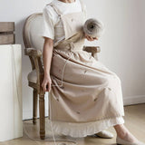 FLOWERS EMBROIDERED COTTON LINEN APRON WITH POCKETS_CWMM3290