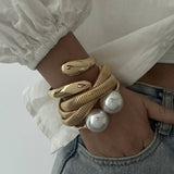 FASHIONABLE OPEN METAL DESIGN BRACELET_CWMM3079