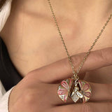 FASHIONABLE HEART OPEN AND CLOSE BEE NECKLACE_CWMM3924