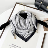 Magnetic Print Triangle Scarf For Spring Style_Cwasc02917