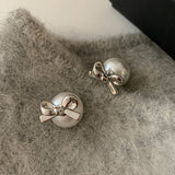 TEMPERAMENTAL AND HIGH END BOW PEARL EARRINGS_CWAJE2971