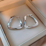 THREADED U SHAPED SIMPLE AND FASHIONABLE EARRINGS_CWAJE2455