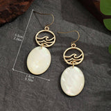 TEARDROP SHAPED WHITE SHELL TASSEL EARRINGS_CWMM4346