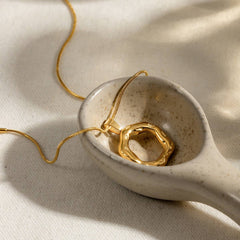 IRREGULAR HAMMERED ROUND SNAKE BONE NECKLACE_CWAJE1377