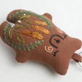 HAND EMBROIDERED WHEAT FLOWER BEAR PLUSH CHARM_CWMM6016