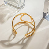 MINIMALIST TWISTED OPEN CUFF IN TITANIUM STEEL_CWAJE4866