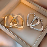 THREADED U SHAPED SIMPLE AND FASHIONABLE EARRINGS_CWAJE2455