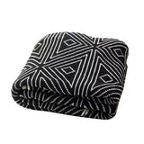 CASUAL BLACK AND WHITE KNITTED BLANKET_CWMM0417