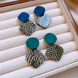 SIMPLE DIAMOND BLACK AND WHITE CHECK EARRINGS_CWAJE2472