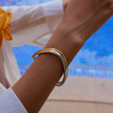 GOLD SILVER WAVE BANGLE IN 18K STAINLESS STEEL_CWAJE4782