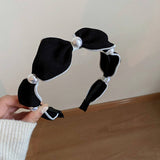 RETRO LOVE TWIST PEARL HEADBAND_CWAHA0829