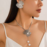 TEXTURED FLOWER SWEET COOL NECKLACE EARRING SET_CWAJE1921