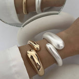 DESIGN METAL GLOSSY WATER DROP HUG BRACELET_CWMM3086