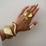 FASHIONABLE AND VERSATILE POLISHED ALLOY BRACELET_CWMM3119