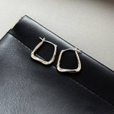 Silver Metal Pleated Hoop Earrings_Cwaje06285