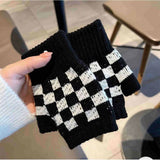 BLACK AND WHITE CHECKERBOARD HALF FINGER GLOVES_CWAG0184