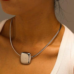 MINIMALIST 18K STEEL SQUARE NECKLACE FADE RESISTANT_CWMM8833