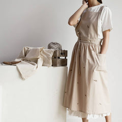 FLOWERS EMBROIDERED COTTON LINEN APRON WITH POCKETS_CWMM3290