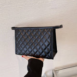 High-End Black And White Embroidery Cosmetic Bag_Cwab4416