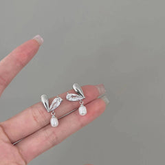 LOVE FRESHWATER PEARL STUD EARRINGS_CWAJE1297