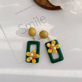 FASHIONABLE AND FRESH RESIN FLOWER EARRINGS_CWAJE1629