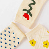 SWEAT ABSORBENT AND BREATHABLE SWEET FLOWER SOCKS_CWMS0975